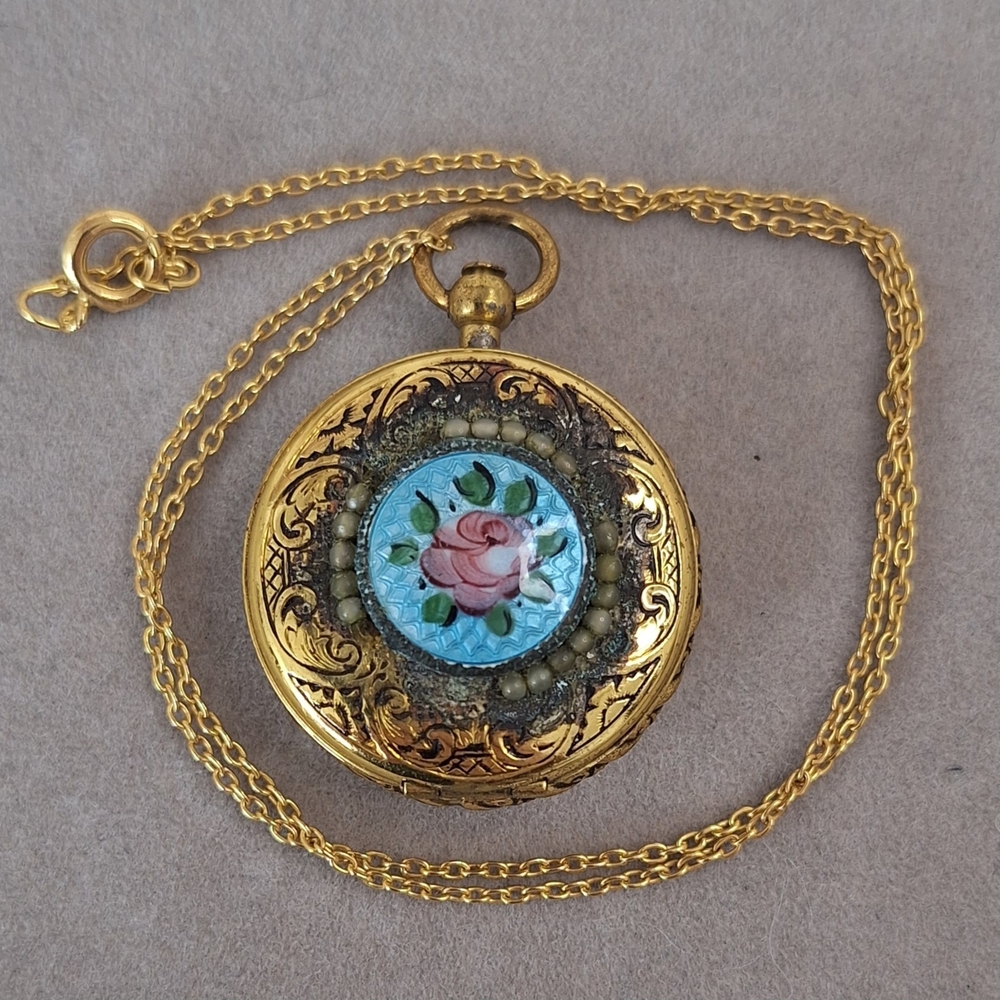 Guilloche Enamel Flower Round Gold Locket On Vintage Chain Black & White Photos